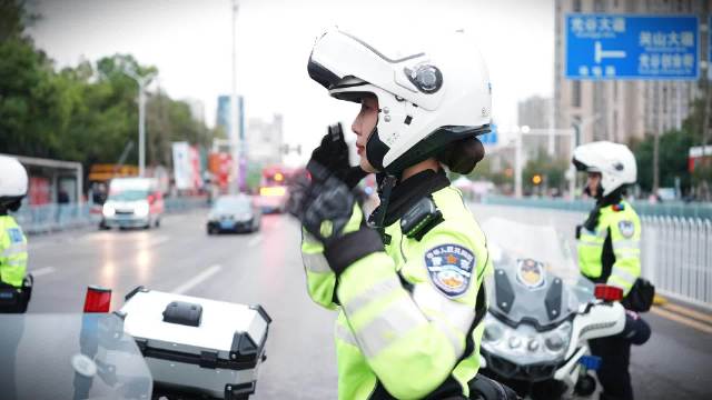 周日光马开跑！武汉交警助力城市运动与交通安全共融共生