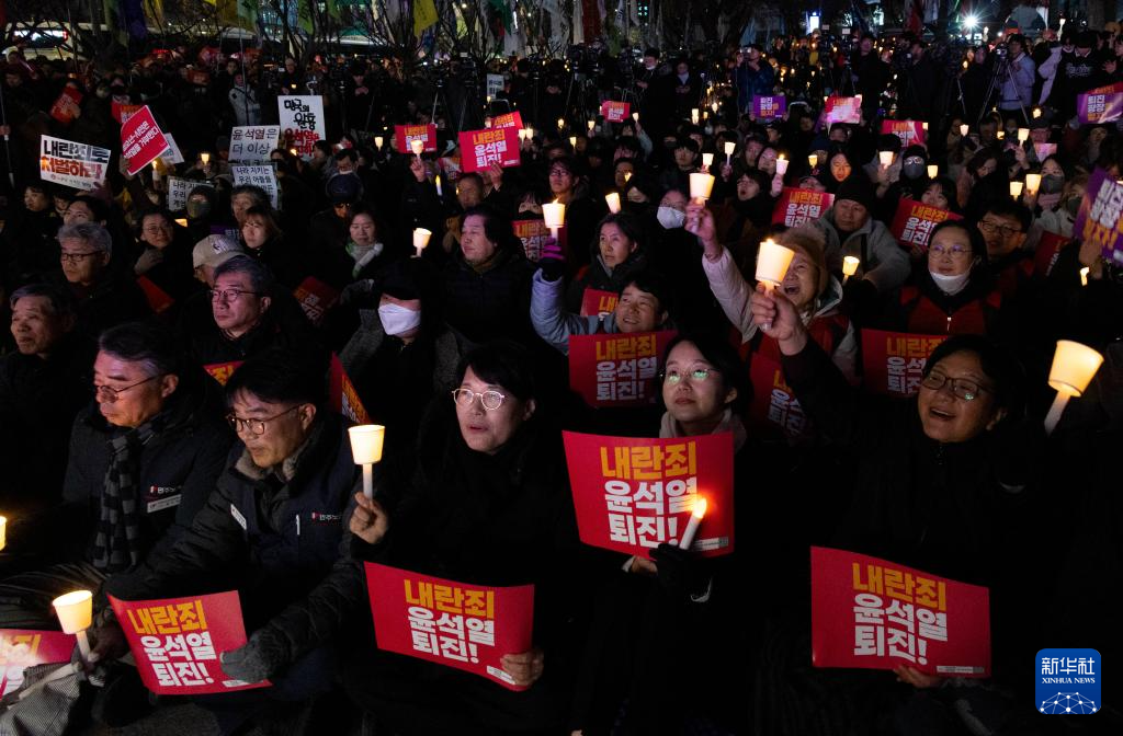 韩国万人集会要求尹锡悦下台，社会运动背后的力量涌动