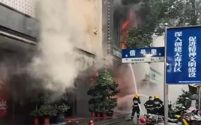 重庆一步行街突发爆炸谣言揭秘，真相与应对策略